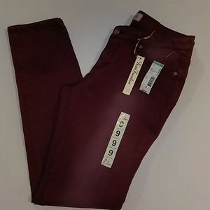 NWT TRUE FREEDOM JUNIORS SZ9 WINSORD WINE DENIM JE